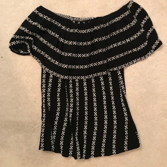 Knox Rose off the shoulder top - Picture 2 of 2